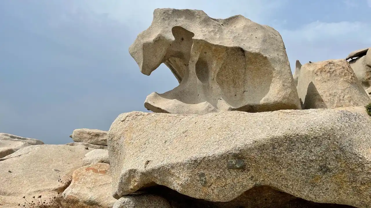 Rocher ayant la forme d'un éléphant sur l'île Lavezzi et visible depuis la promenade en mer